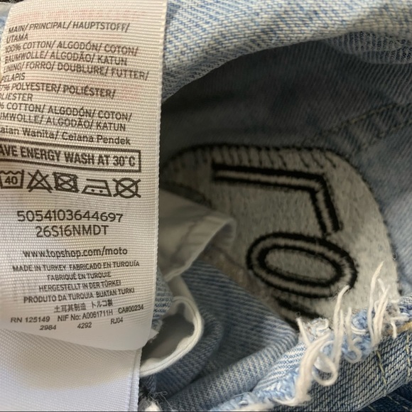 TOPSHOP MOTO Love Me Not Embroidered Mom Shorts With Pockets Light Wash Jean 2 - Picture 10 of 12